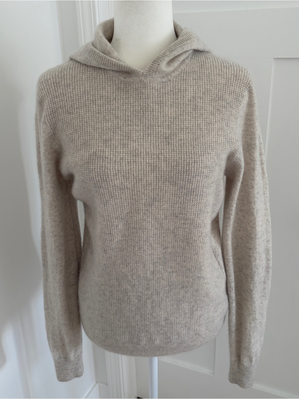 Saks Fifth Avenue Women’s L 100% Cashmere Hooded Sweater Beige Oatmeal*Q29